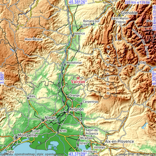 Topographic map of Valréas