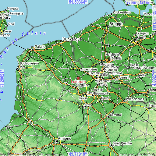 Topographic map of Lestrem