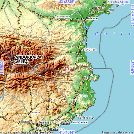 Topographic map of Arles