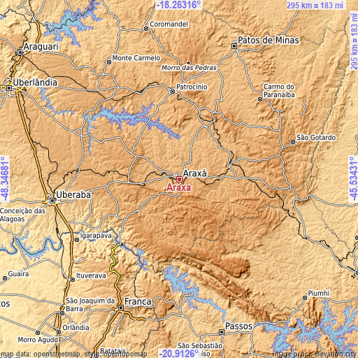 Topographic map of Araxá