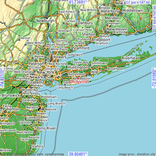 Topographic map of Amityville