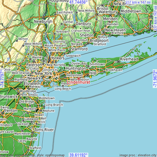 Topographic map of Lindenhurst