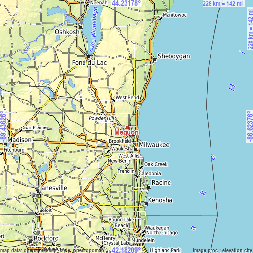 Topographic map of Mequon